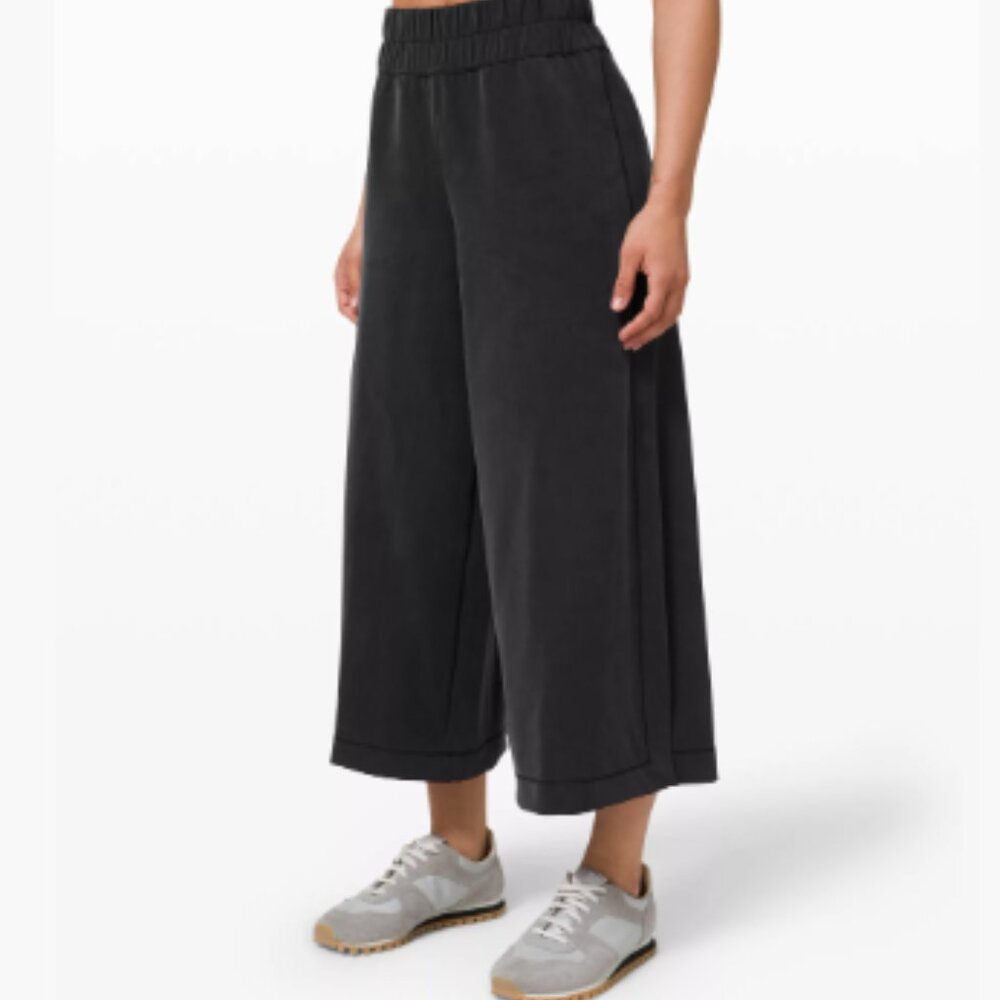 Lululemon Seek Softness Mid Rise Crop